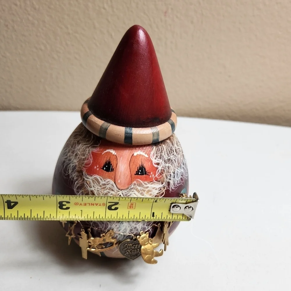 Heartstrokes Wooden Handpainted Santa w/Charms